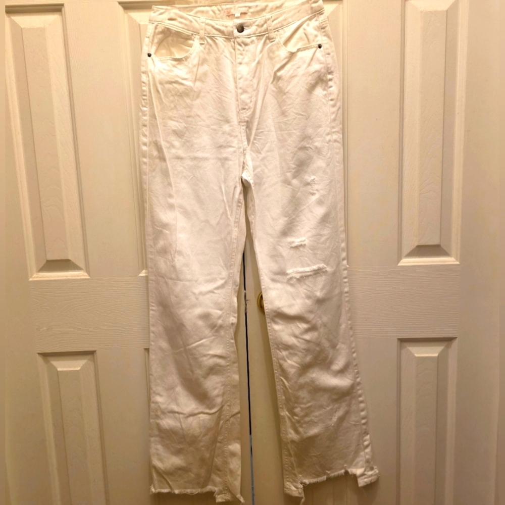 Giani Bini (GB) Mid Rise Distressed Flare Jean- Size 9- NWOT 🤍 - Picture 2 of 7